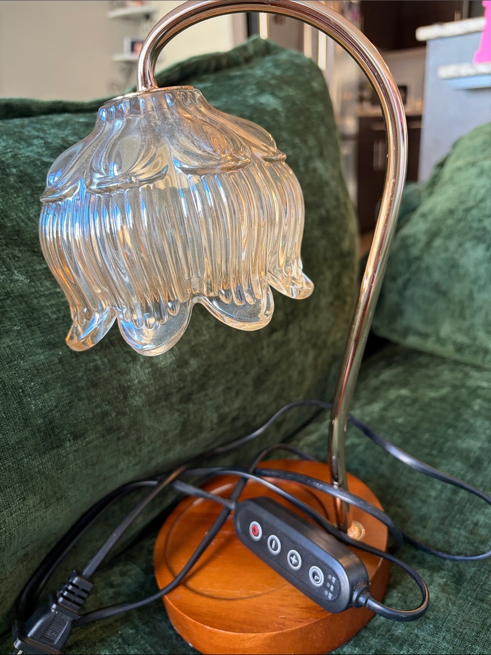 Gold Floral Glads table lamp